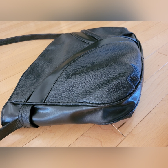 Ambassador Design Black Handbag - Picture 2 of 7